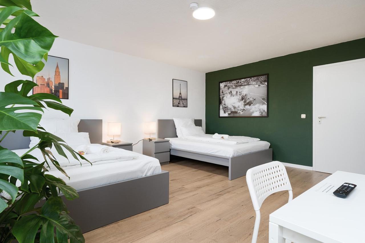 Einfach Aber Sehr Komfortabel - Wohnung Fuer 6 Personen - 2Xwc - Grupen, Messe, Monteure, Studenten - Voll Ausgestattet - 6 Betten 140X200Cm Hochwertig, 3 Smart-Tv 55 Zoll Netflix, 1000 Mbit Wlan, Voll Ausgestattete Kueche Duisburg Ngoại thất bức ảnh
