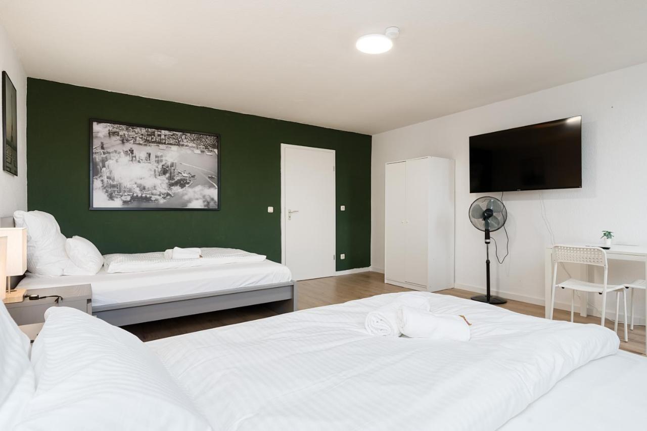 Einfach Aber Sehr Komfortabel - Wohnung Fuer 6 Personen - 2Xwc - Grupen, Messe, Monteure, Studenten - Voll Ausgestattet - 6 Betten 140X200Cm Hochwertig, 3 Smart-Tv 55 Zoll Netflix, 1000 Mbit Wlan, Voll Ausgestattete Kueche Duisburg Ngoại thất bức ảnh
