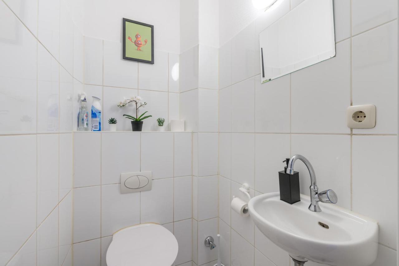 Einfach Aber Sehr Komfortabel - Wohnung Fuer 6 Personen - 2Xwc - Grupen, Messe, Monteure, Studenten - Voll Ausgestattet - 6 Betten 140X200Cm Hochwertig, 3 Smart-Tv 55 Zoll Netflix, 1000 Mbit Wlan, Voll Ausgestattete Kueche Duisburg Ngoại thất bức ảnh