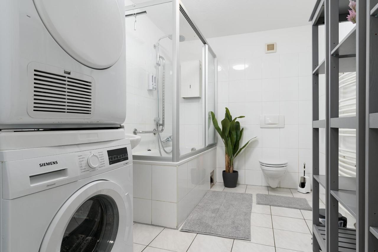 Einfach Aber Sehr Komfortabel - Wohnung Fuer 6 Personen - 2Xwc - Grupen, Messe, Monteure, Studenten - Voll Ausgestattet - 6 Betten 140X200Cm Hochwertig, 3 Smart-Tv 55 Zoll Netflix, 1000 Mbit Wlan, Voll Ausgestattete Kueche Duisburg Ngoại thất bức ảnh