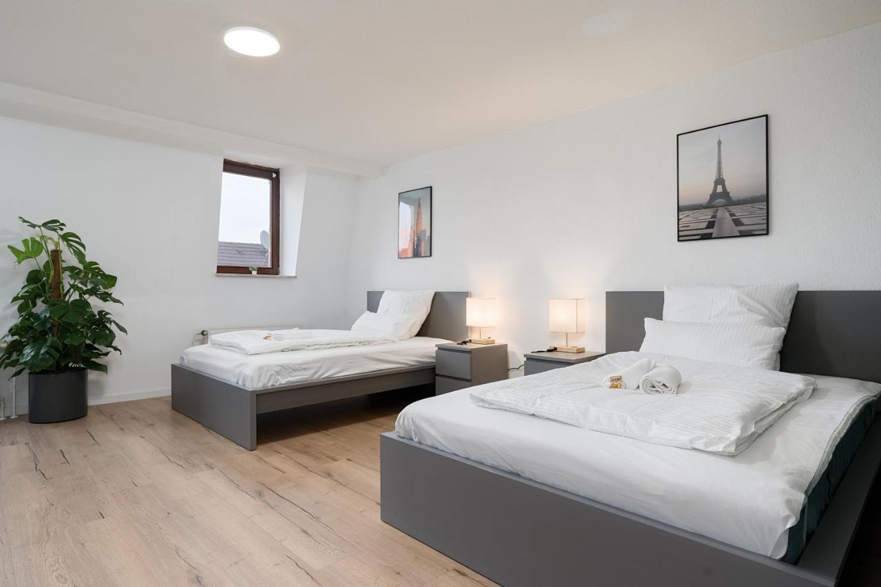 Einfach Aber Sehr Komfortabel - Wohnung Fuer 6 Personen - 2Xwc - Grupen, Messe, Monteure, Studenten - Voll Ausgestattet - 6 Betten 140X200Cm Hochwertig, 3 Smart-Tv 55 Zoll Netflix, 1000 Mbit Wlan, Voll Ausgestattete Kueche Duisburg Ngoại thất bức ảnh