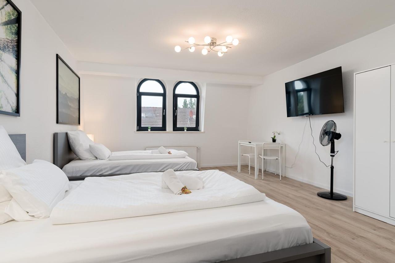Einfach Aber Sehr Komfortabel - Wohnung Fuer 6 Personen - 2Xwc - Grupen, Messe, Monteure, Studenten - Voll Ausgestattet - 6 Betten 140X200Cm Hochwertig, 3 Smart-Tv 55 Zoll Netflix, 1000 Mbit Wlan, Voll Ausgestattete Kueche Duisburg Ngoại thất bức ảnh