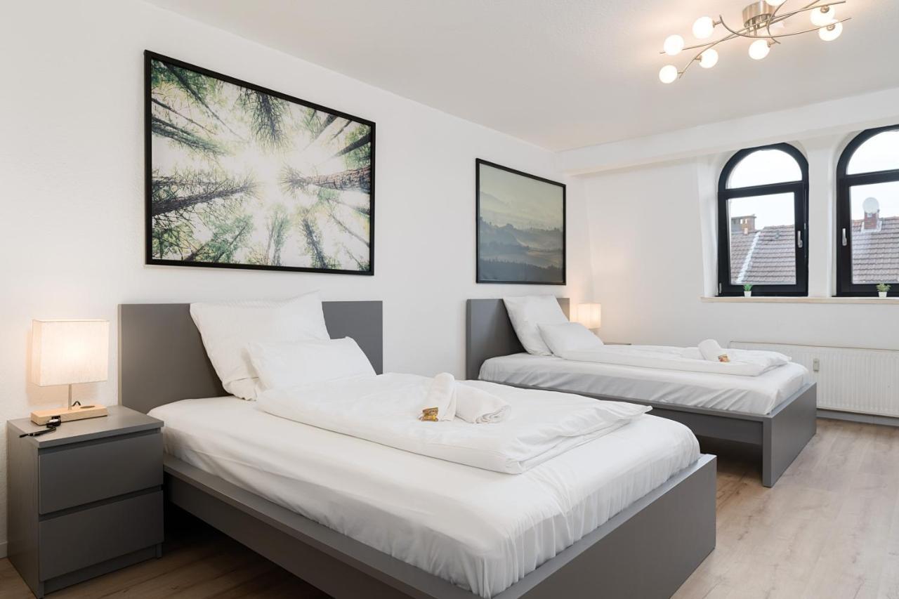 Einfach Aber Sehr Komfortabel - Wohnung Fuer 6 Personen - 2Xwc - Grupen, Messe, Monteure, Studenten - Voll Ausgestattet - 6 Betten 140X200Cm Hochwertig, 3 Smart-Tv 55 Zoll Netflix, 1000 Mbit Wlan, Voll Ausgestattete Kueche Duisburg Ngoại thất bức ảnh