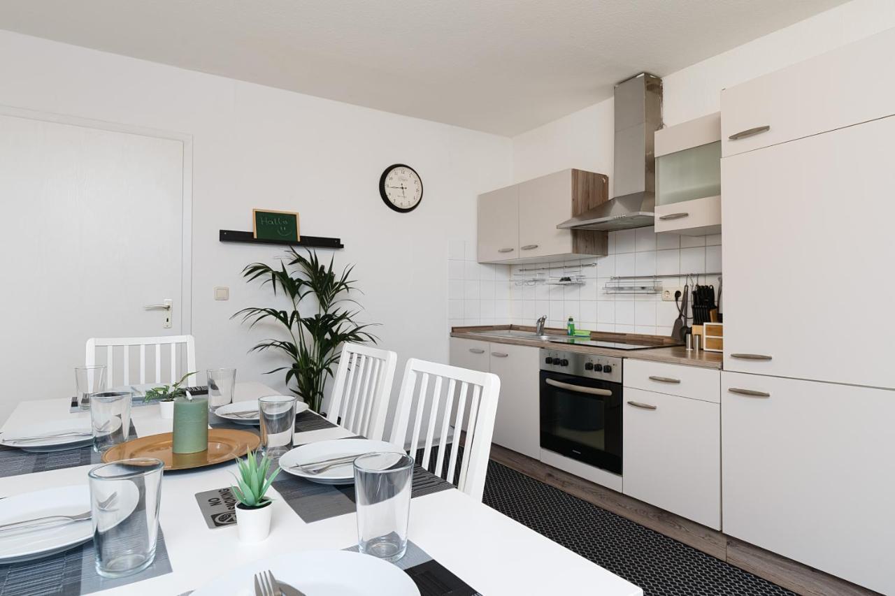 Einfach Aber Sehr Komfortabel - Wohnung Fuer 6 Personen - 2Xwc - Grupen, Messe, Monteure, Studenten - Voll Ausgestattet - 6 Betten 140X200Cm Hochwertig, 3 Smart-Tv 55 Zoll Netflix, 1000 Mbit Wlan, Voll Ausgestattete Kueche Duisburg Ngoại thất bức ảnh