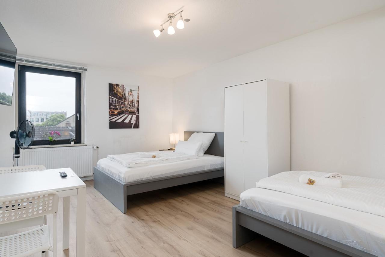 Einfach Aber Sehr Komfortabel - Wohnung Fuer 6 Personen - 2Xwc - Grupen, Messe, Monteure, Studenten - Voll Ausgestattet - 6 Betten 140X200Cm Hochwertig, 3 Smart-Tv 55 Zoll Netflix, 1000 Mbit Wlan, Voll Ausgestattete Kueche Duisburg Ngoại thất bức ảnh