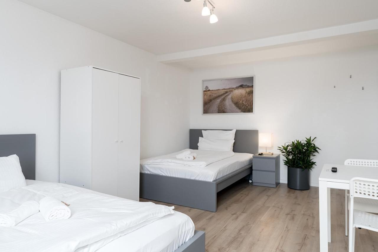 Einfach Aber Sehr Komfortabel - Wohnung Fuer 6 Personen - 2Xwc - Grupen, Messe, Monteure, Studenten - Voll Ausgestattet - 6 Betten 140X200Cm Hochwertig, 3 Smart-Tv 55 Zoll Netflix, 1000 Mbit Wlan, Voll Ausgestattete Kueche Duisburg Ngoại thất bức ảnh